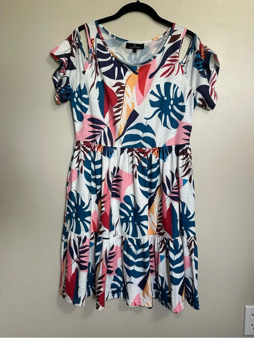 ❤️5 FOR $25❤️ White Tropical Leaf Print Cold Shoulder Tiered Midi Dress Size L - Picture 2 of 10
